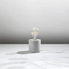 Stolná lampa Salgado, betónové telo svietidla