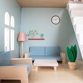 Drevený dom pre bábiky s nábytkom