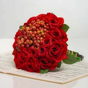 Kytička z ruží s bobuľami NINA červená