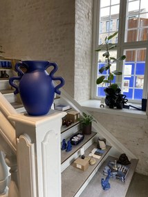 Ferm Living Keramická váza Verso Bright Blue