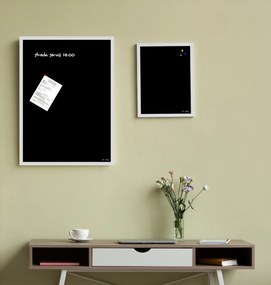 Toptabule.sk  Čierna magnetická tabuľa v bielom drevenom ráme 100×150 cm