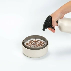 Plastia Microgreens, slonová kosť s kávovou usadeninou