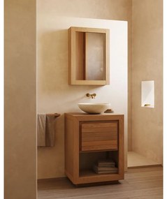 Závesná kúpeľňová skrinka so zrkadlom z teakového dreva v prírodnej farbe 50x70 cm Plubia – Kave Home