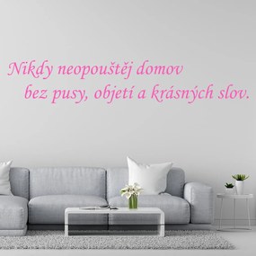 Veselá Stena Samolepka na stenu na stenu Nikdy neopúšťaj domov bez pusy, objatia a krásnych slov Farba: černá
