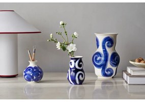 Modrá ručne maľovaná váza z kameniny Tulle – Kähler Design