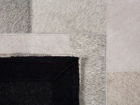 Kožený koberec 140 x 200 cm béžová/sivá KORFEZ Beliani