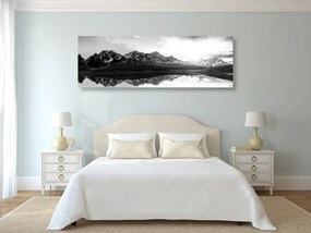 Obraz skvostný západ slnka nad horami v čiernobielom prevedení - 150x50