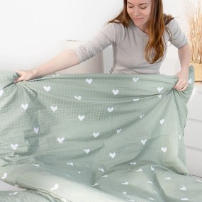 Goldea krepové posteľné obliečky - srdiečka na šalviovo zelenom 140 x 200 a 70 x 90 cm