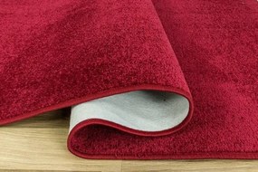 Metrážny koberec Dynasty 58 bordový