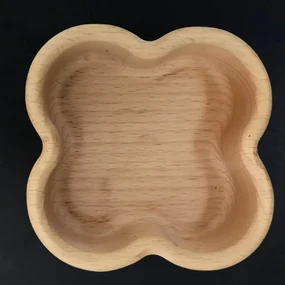 AMADEA Drevená miska v tvare štvorlístka, masívne drevo, rozmer 11,2x4,5 cm