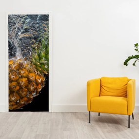 Fototapeta na dvere - Ananás vo vode (95x205cm)