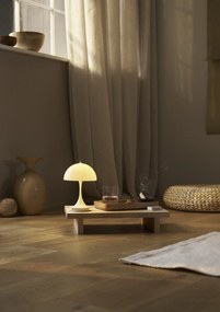 Louis Poulsen Prenosná lampa Panthella 160 V3 Opal Beige