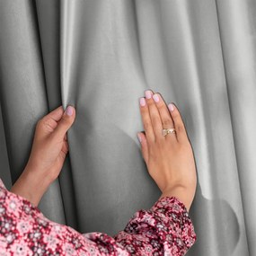 Záves AmeliaHome Velvet s priechodkami 140x270 cm strieborný