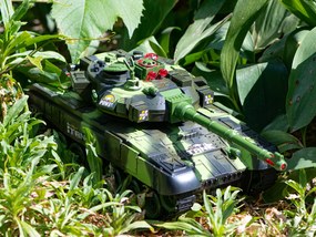 KIK Diaľkovo ovládaný vojenský tank RC War Tank 9993 2,4 GHz, lesná kamufláž