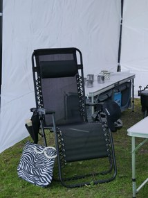 GARDEN LINE Záhradné skladacie ležadlo s podložkou, vreckom a opierkou hlavy LEZ5934 čierne