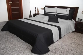 Prešívaná prikrývka na dvojposteľ v čiernej farbe so sivými pruhmi Šírka: 240 cm | Dĺžka: 260 cm