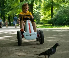 Šlapacia motokára Abarth biela