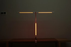 Stolná LED lampa NOX s RGBW efektmi, svorka, diaľkový ovládač