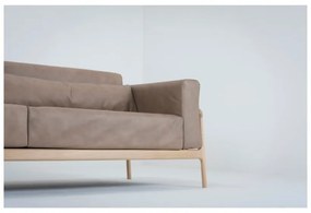 Svetlohnedá pohovka z byvolej kože s konštrukciou z dubového dreva Gazzda Fawn, 240 cm