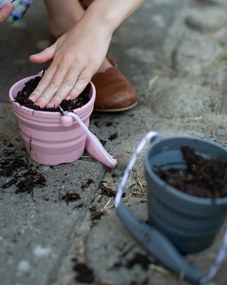 Scrunch súprava silikónové vedierko a lopatka, Anthracite Grey