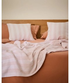 Červený/biely bavlnený prešívaný pléd 240x260 cm Macie – Kave Home