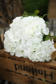 Biela kytica z umelých hortenzií 45cm