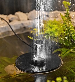 Solárna fontána s osvetlením