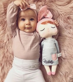 Spiaca bábika Angela šedá s menom Zuzanka 42 cm