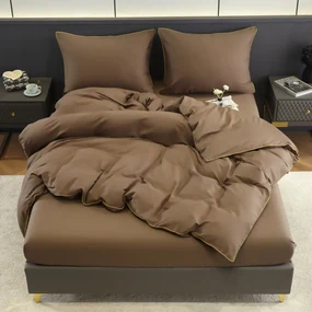 Dekorstudio Elegantné posteľné obliečky s lemovkou PGW - 05 v hnedej farbe Rozmer posteľných obliečok: Šírka x Dĺžka: 140x200cm + 1ks 70x80 cm