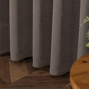Hnedá záclona PETRA v prirodzenom vzhľade ukončená olovkom  - šité na mieru