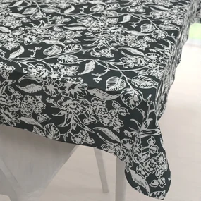 Biante Dekoračný obdĺžnikový obrus PML-105 Biele kvety na čiernom 140x180 cm