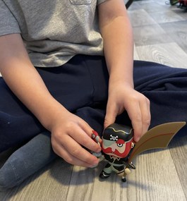 Arty Toys – pirát Sam Parrot