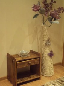 ComfortMatrace Nočný stolík z masívu ELIAS Barva: orech