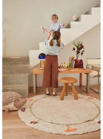 Béžový prateľný ručne tkaný bavlnený detský koberec ø140 cm Chanterelle – Lorena Canals