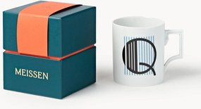 Westwing x MEISSEN, Ručne vyrobený hrnček's ozdobným motívom Initials