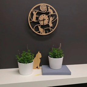 AMADEA Drevené hodiny nástenné okrúhle s motívom hrajúcich sa mačiek, masívne drevo, priemer 25 cm