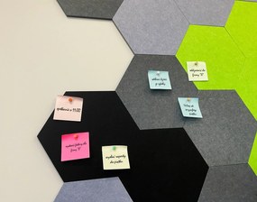 Rea Tutumi, 6-uholníková nástenná dekorácia z filcu, ružová, HOM-06527