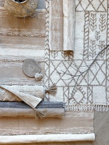Béžový bavlnený koberec so ornamentami a strapcami Morroccan - 150*70cm
