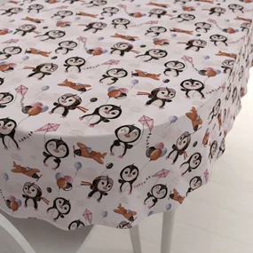 Biante Detský bavlnený oválny obrus Sandra SA-647 Tučniačiky s hnedými lietadielkami na bielom 120x200 cm
