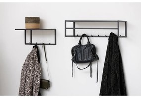 Nástenný vešiak v dekore duba s poličkou v čierno-prírodnej farbe Seaford – Actona