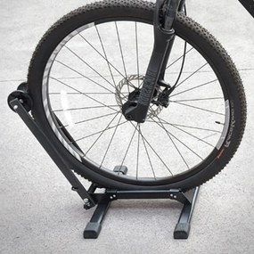 Skladací stojan na uskladnenie bicyklov