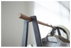 Čierny kovový stojan na oblečenie Tower – YAMAZAKI