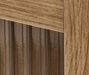 Vstavaná skriňa s dverami z ryhovaného skla