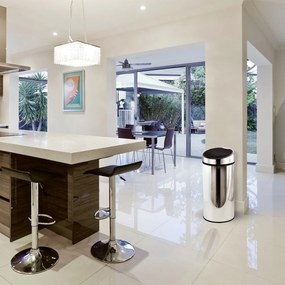 Dotykový oceľový odpadkový kôš v lesklo striebornej farbe 30 l – MSV