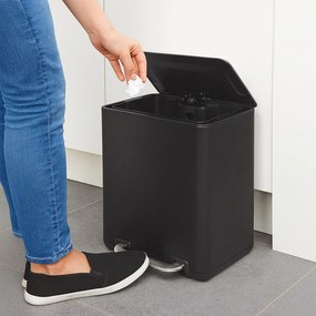 Čierny pedálový odpadkový kôš z nehrdzavejúcej ocele 20 l Black – Orion