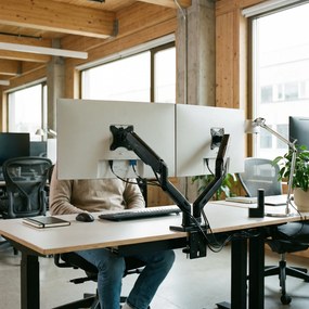 Stolový držiak na 2 monitory s plynovou pružinou, 17–32"