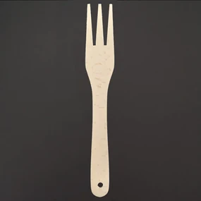 AMADEA Drevená vidlička trojhrotá, masívne drevo, dĺžka 28 cm