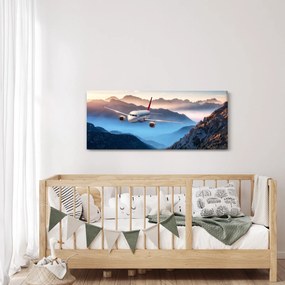 Obraz - Lietadlo nad vrcholmi hôr (120x50 cm)