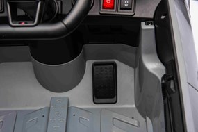 Ramiz Audi SQ8 vozidlo Sivá