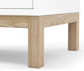 Skrinka s košom na bielizeň